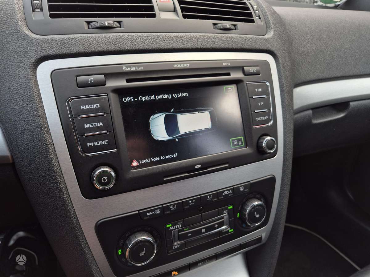 Skoda Octavia 2011 — photo 18