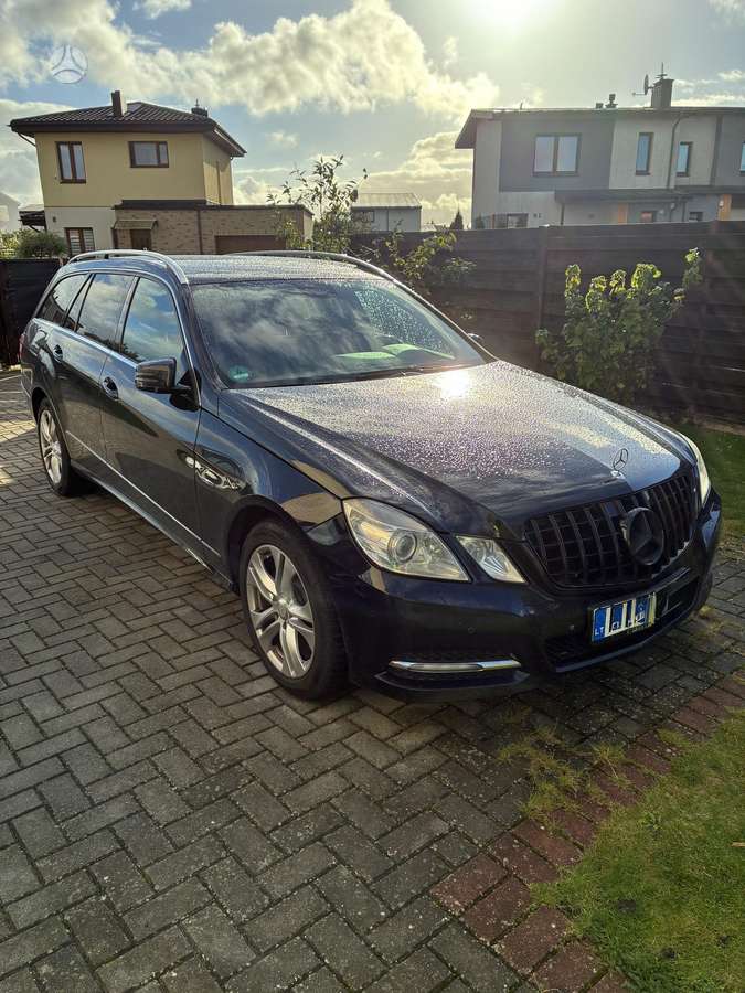 Mercedes-Benz E200, 2011
