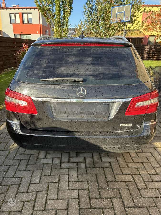 Mercedes-Benz E200 2011 — двигун 2143 cm³, 136 HP (100kW)
