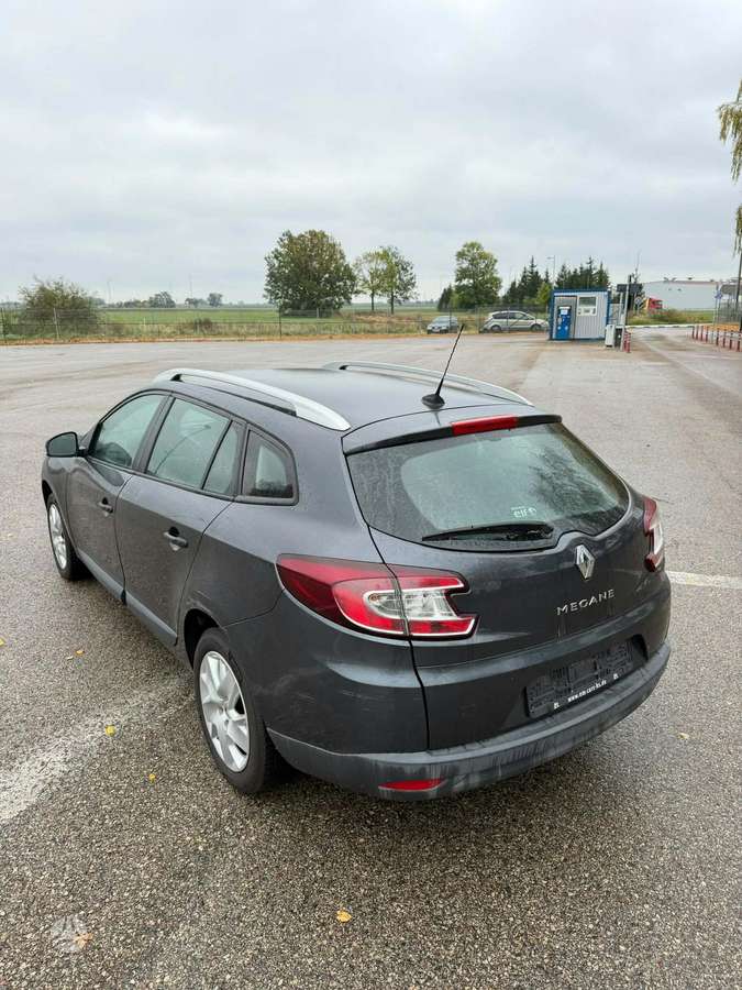 Renault Megane 2012 — двигун 1598 cm³, 101 HP (74kW)