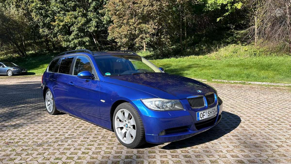 BMW 325 2007 — interior