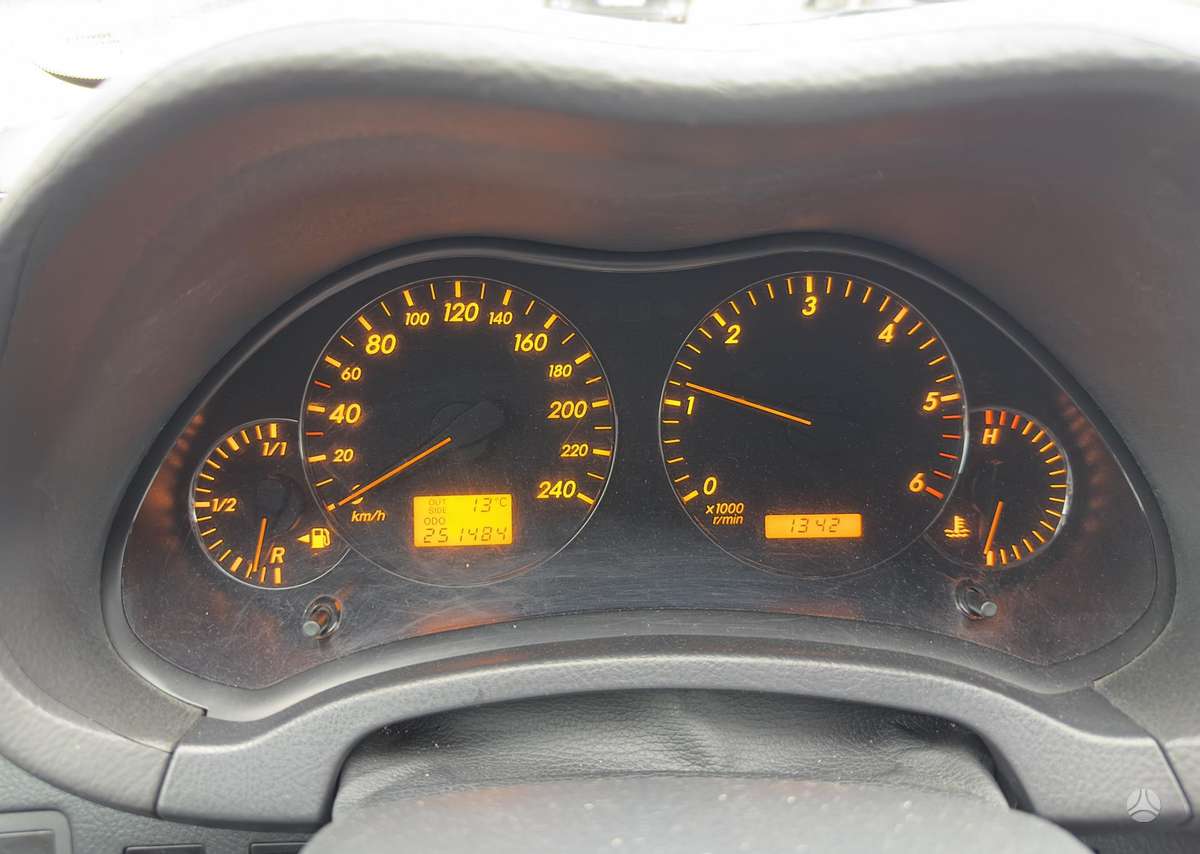 Toyota Avensis 2005 — photo 11