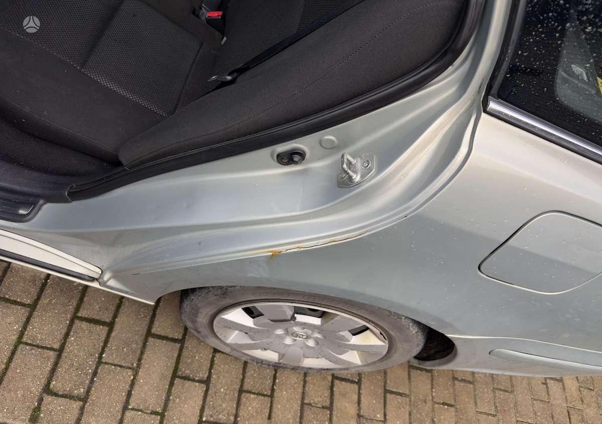 Toyota Avensis 2005 — photo 13
