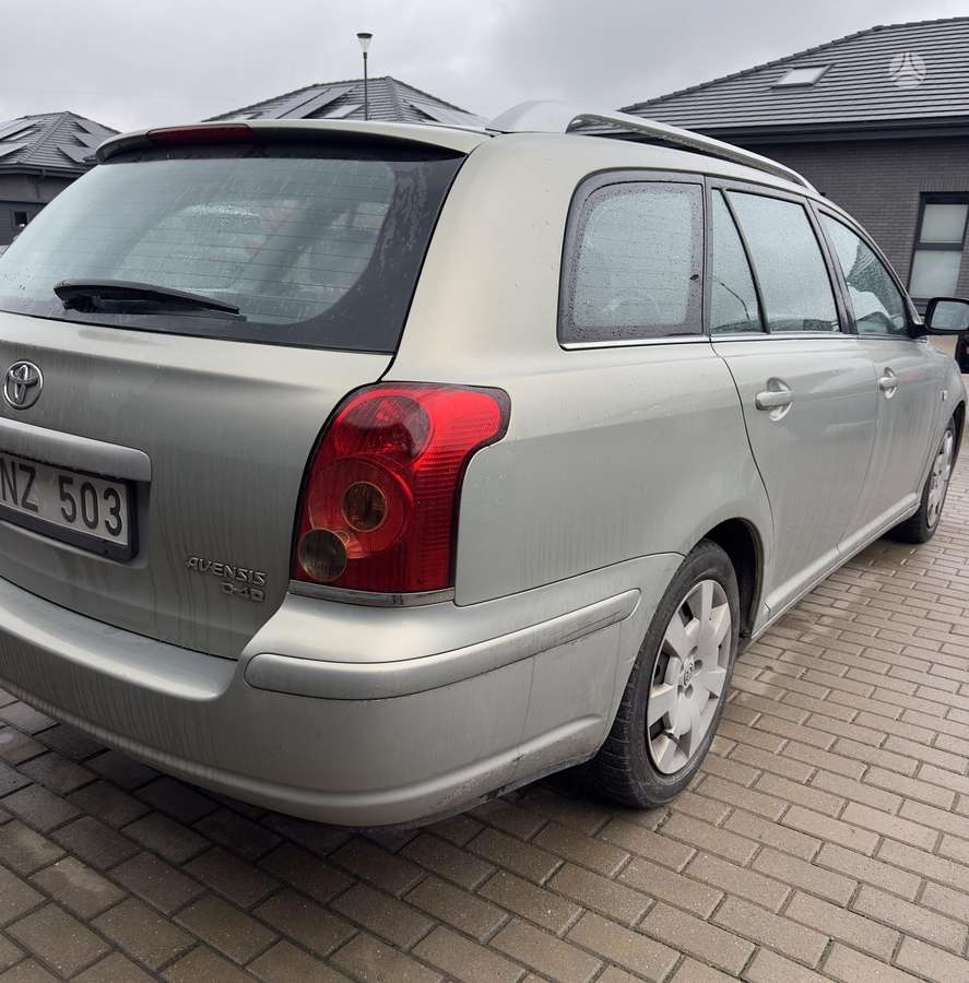 Toyota Avensis 2005 — interior
