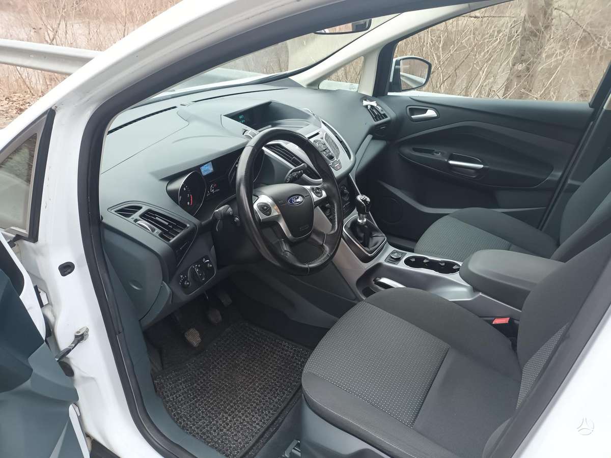 Ford Grand 2014 — photo 7