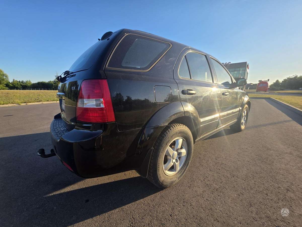 Kia Sorento 2008 — rear view