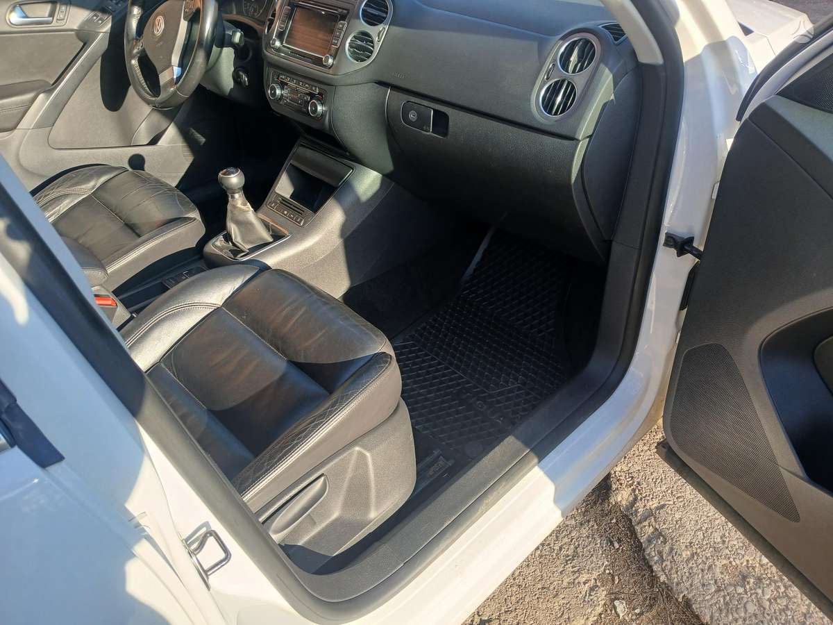 Volkswagen Tiguan 2010 — photo 12