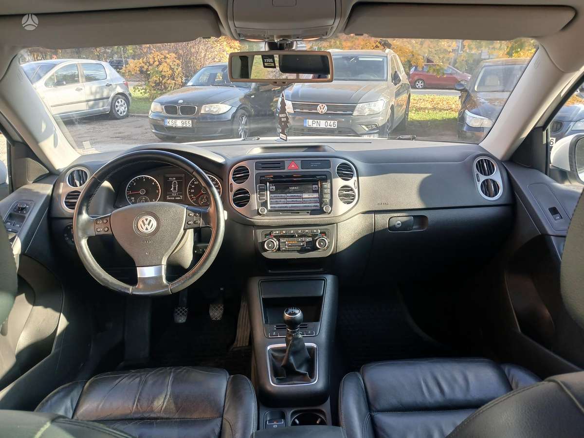 Volkswagen Tiguan 2010 — photo 14