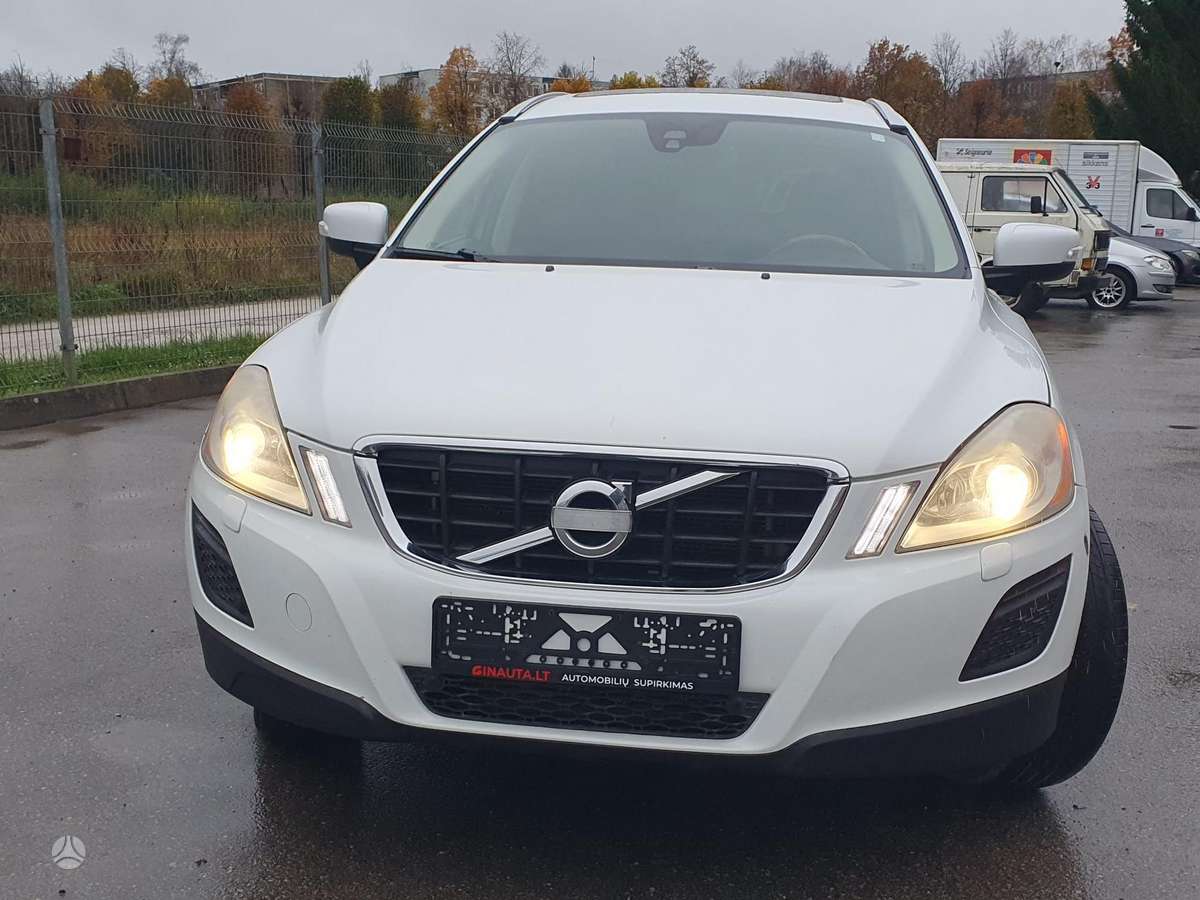 Volvo XC60 2013 — салон