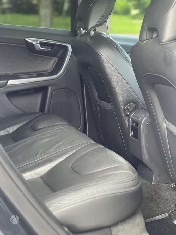 Volvo V60 2012 — photo 10