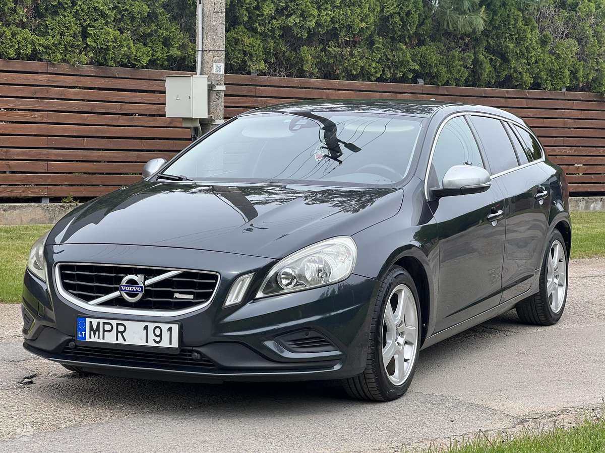 Volvo V60 2012 — rear view