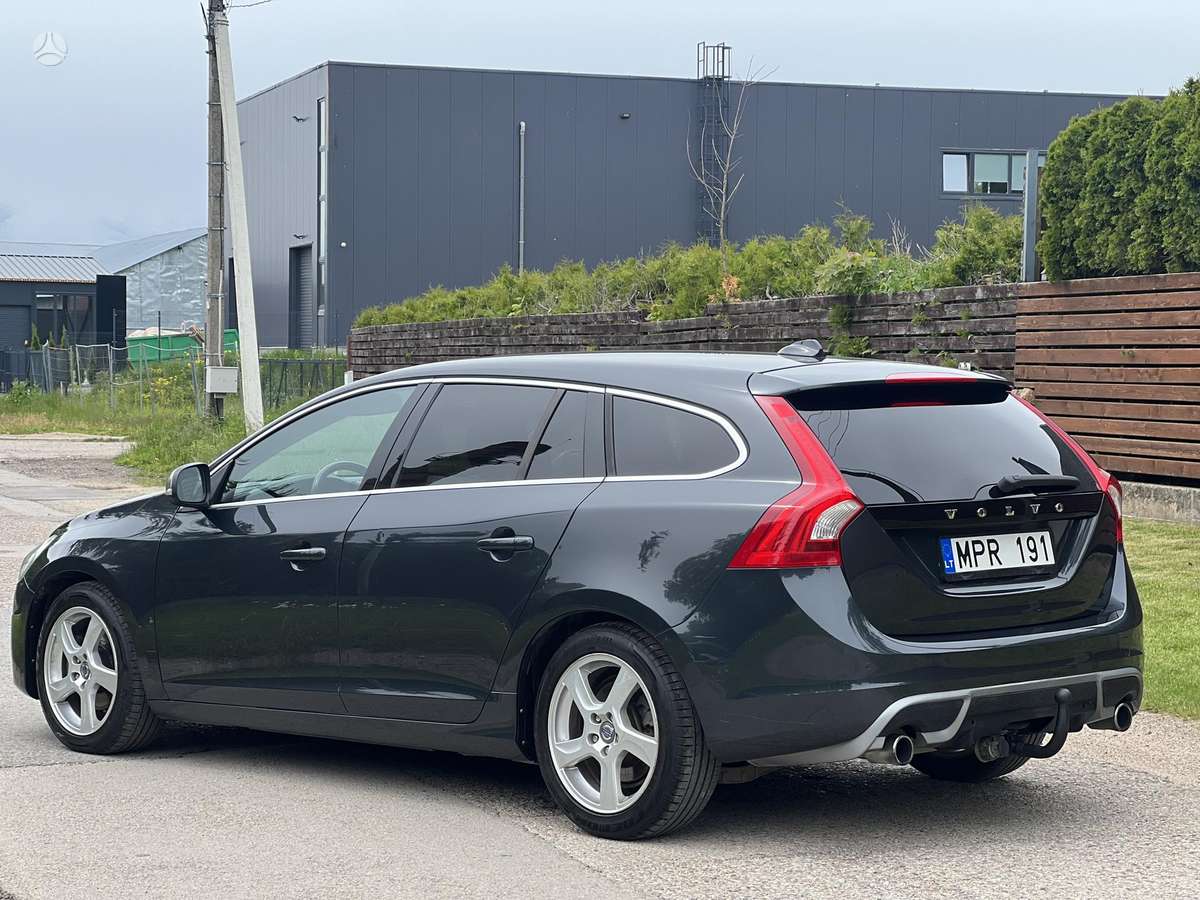 Volvo V60 2012 — interior