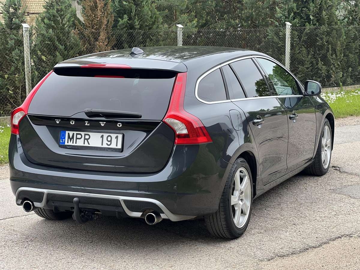Volvo V60 2012 — engine 2000 cm³, 163 HP (120kW)