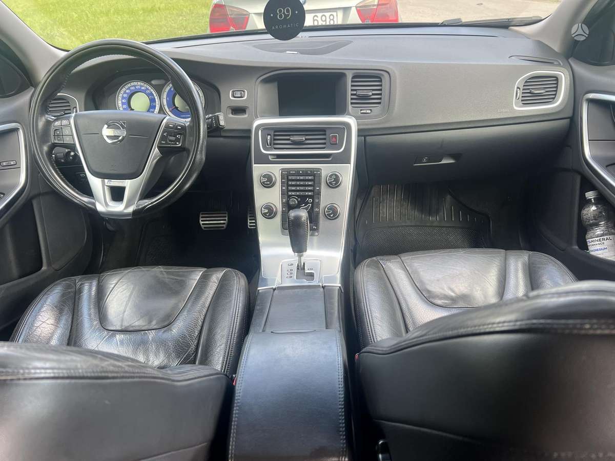 Volvo V60 2012 — photo 9