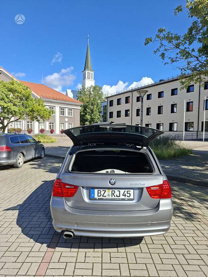 BMW 320 2009 — photo 10