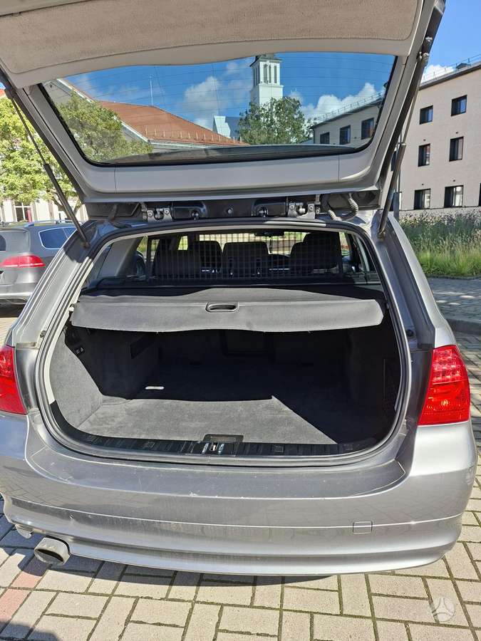 BMW 320 2009 — photo 11