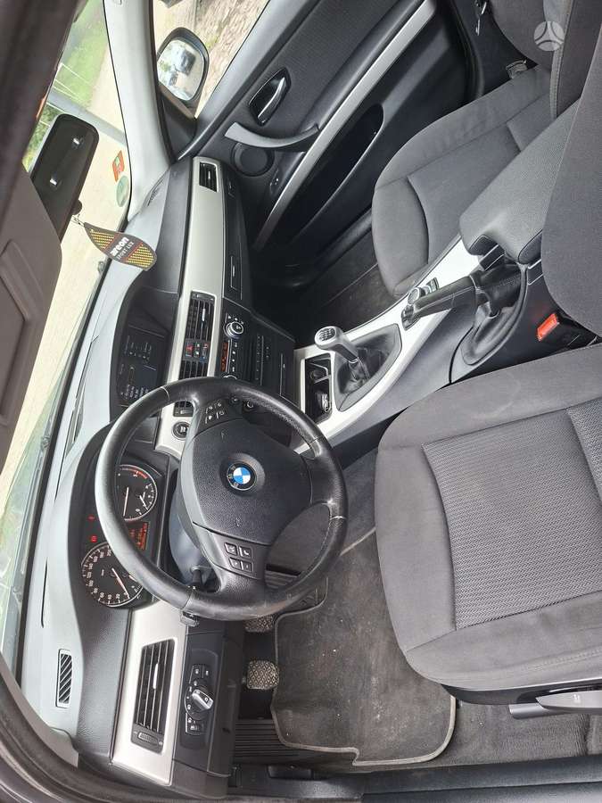 BMW 320 2009 — photo 15