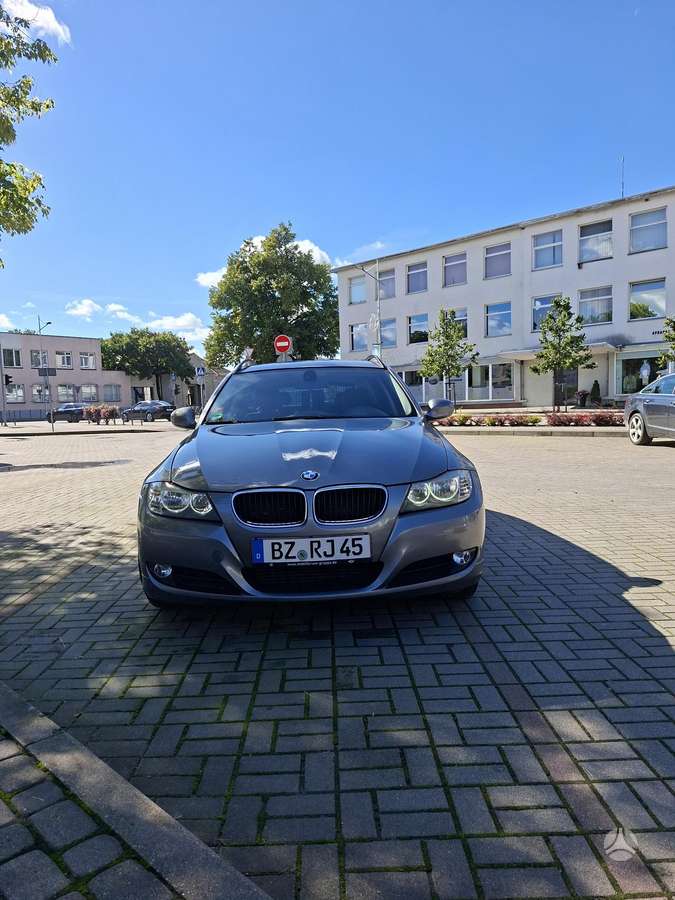 BMW 320 2009 — photo 8