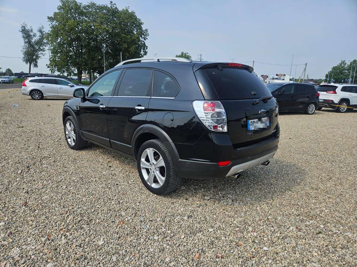 Chevrolet Captiva 2011 — interior