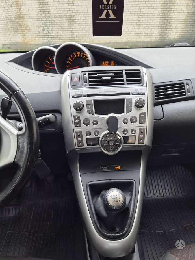 Toyota Verso 2010 — photo 10