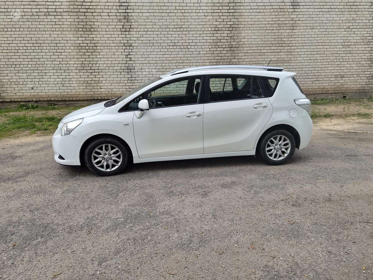 Toyota Verso 2010 — photo 7