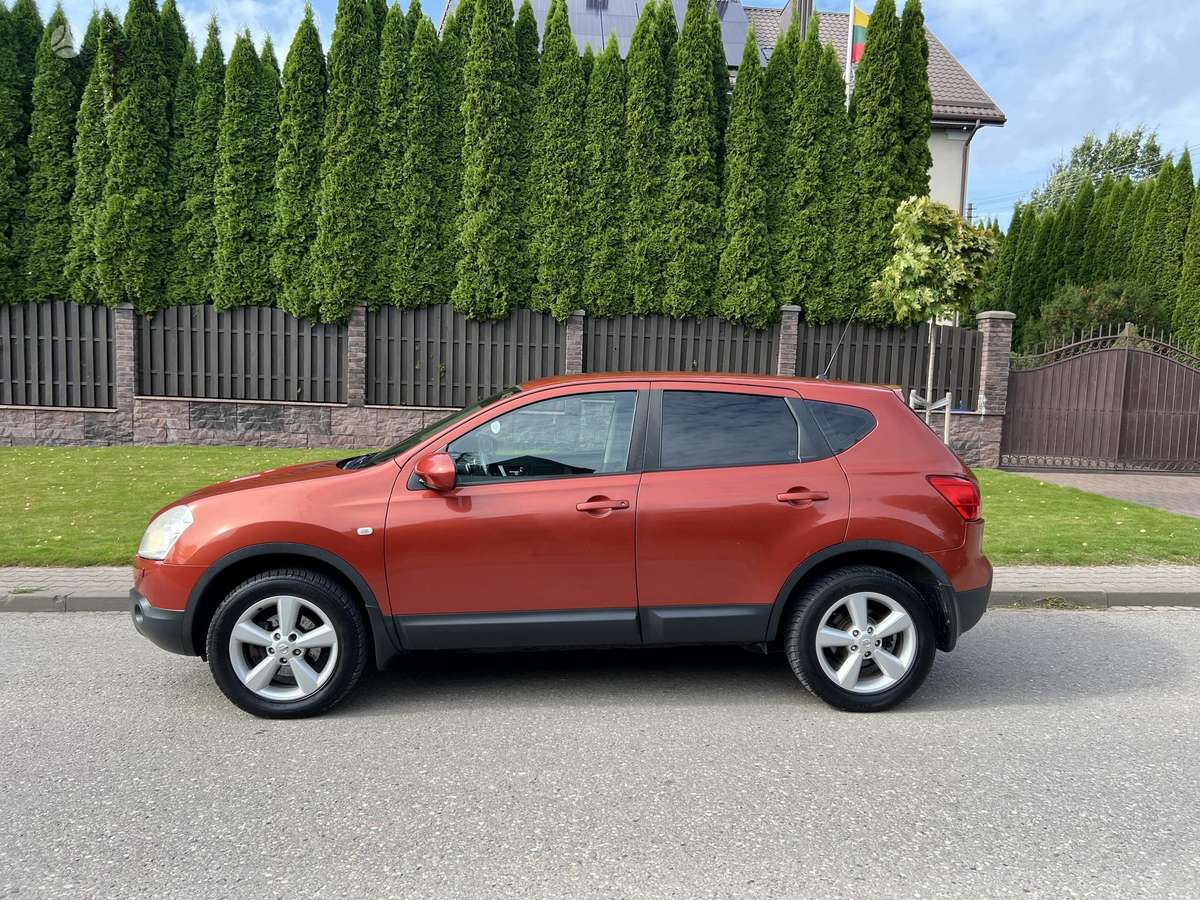 Nissan Qashqai 2009 — rear view