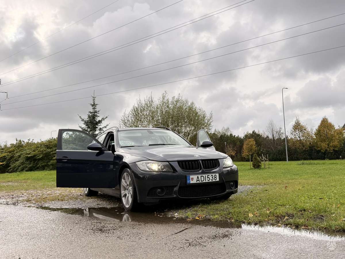 BMW 330 2007 — rear view
