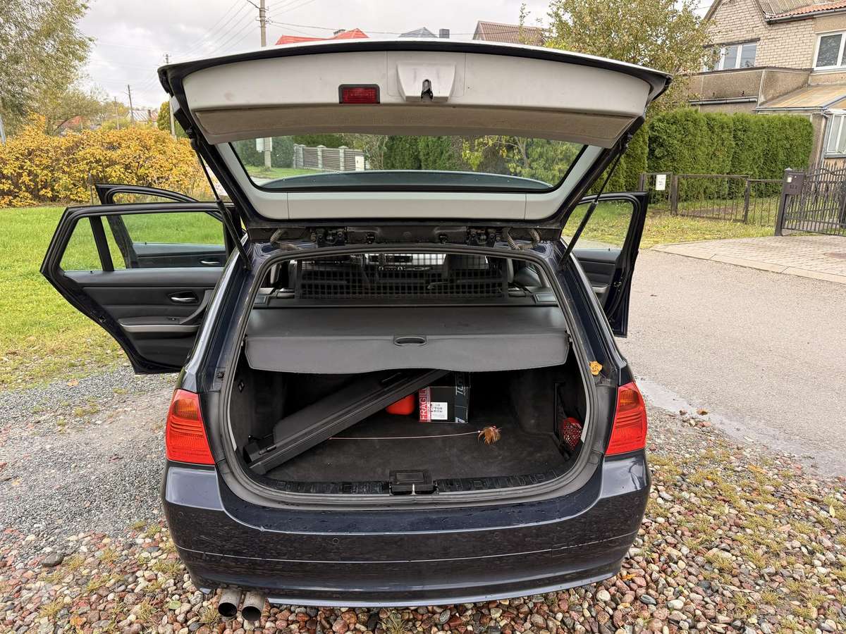 BMW 330 2007 — engine 3000 cm³, 197 HP (145kW)