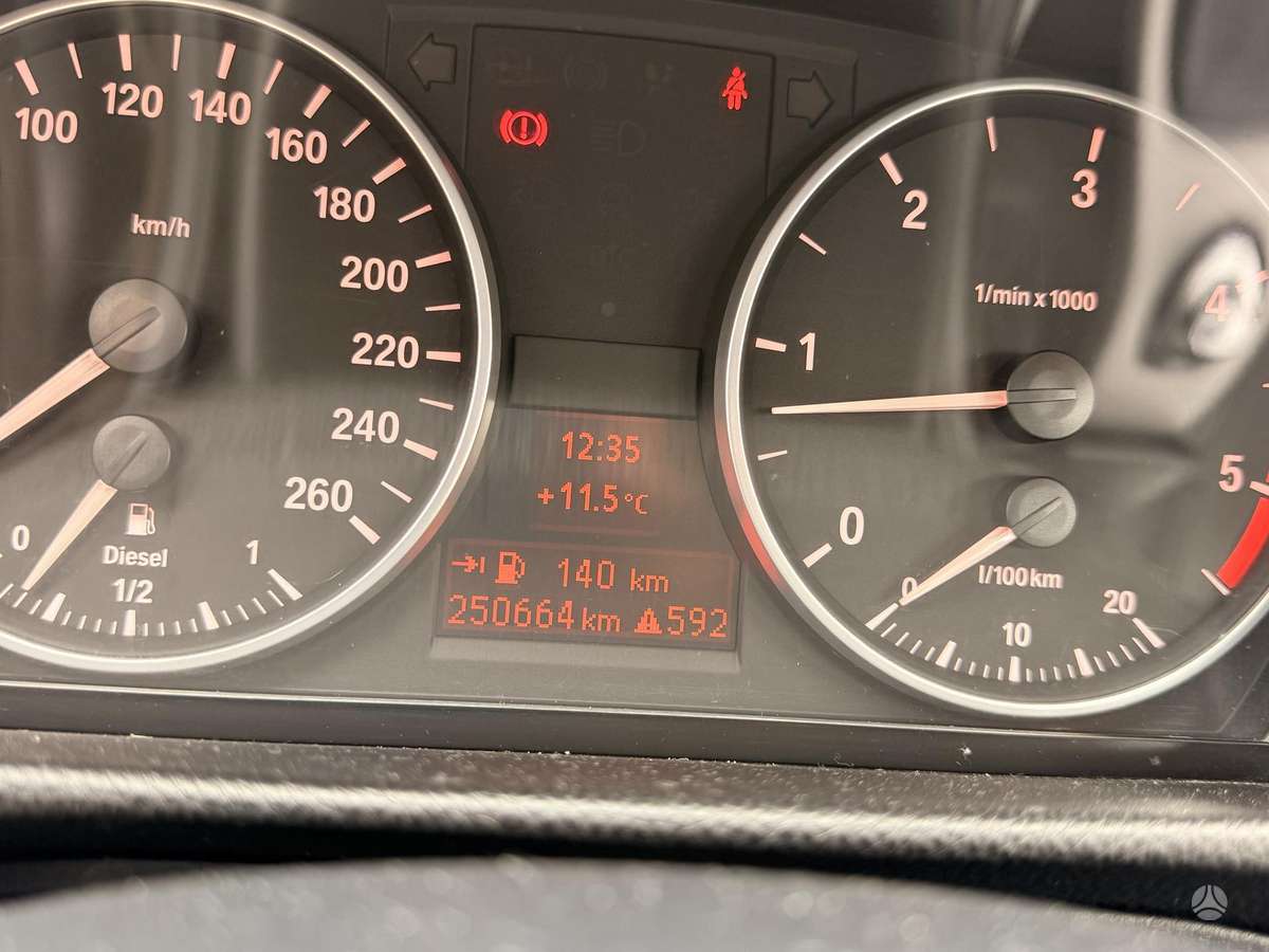 BMW 330 2007 — photo 7