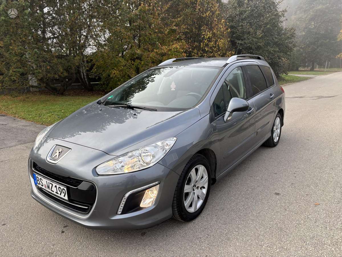 Peugeot 308 2011 — салон