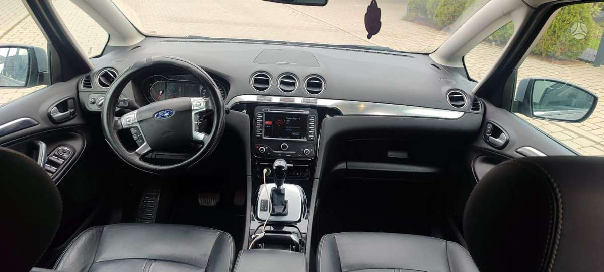 Ford S-MAX 2012 — photo 10