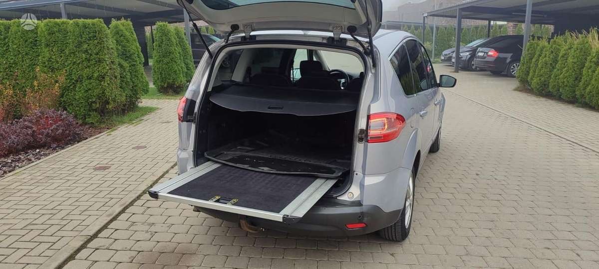 Ford S-MAX 2012 — photo 9
