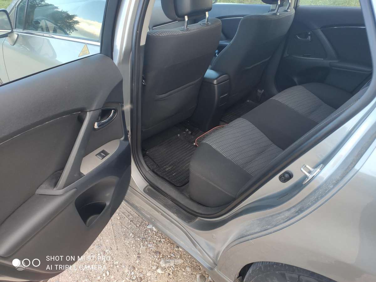 Toyota Avensis 2011 — двигун 1998 cm³, 126 HP (93kW)