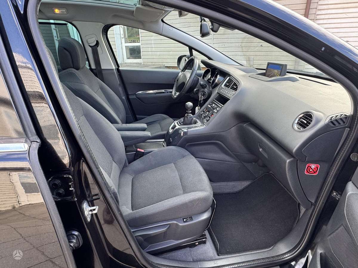 Peugeot 5008 2015 — photo 16
