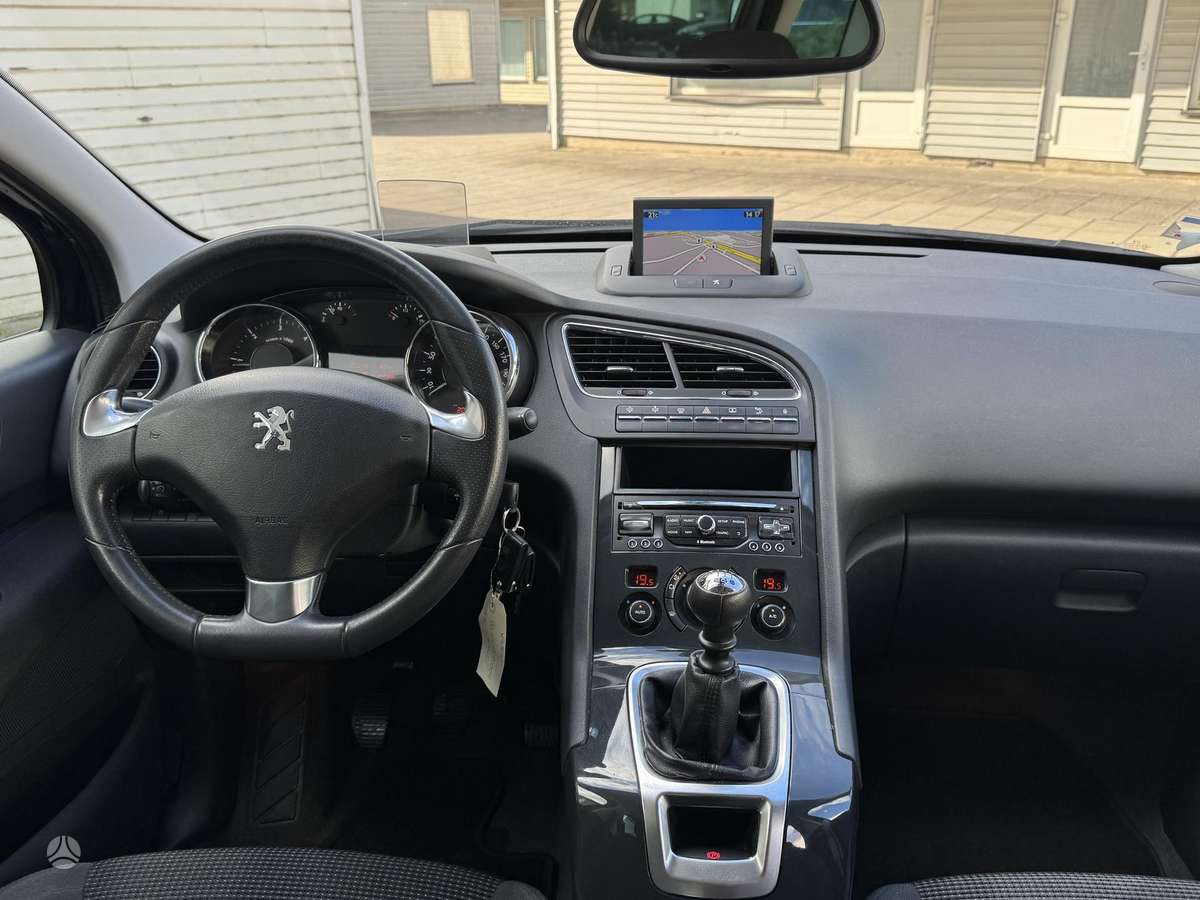 Peugeot 5008 2015 — photo 19