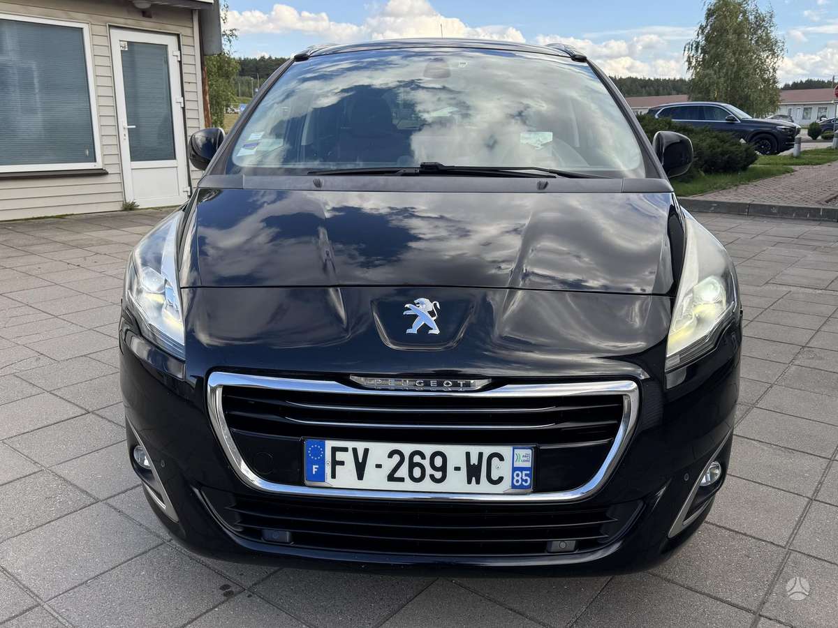 Peugeot 5008 2015 — rear view