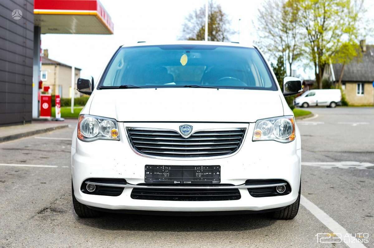 Lancia Voyager 2013 — rear view