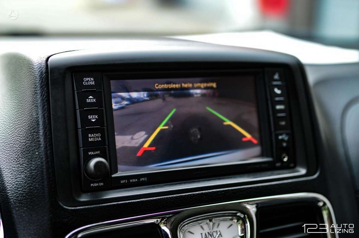 Lancia Voyager 2013 — photo 21