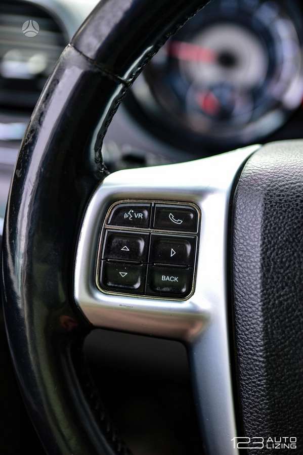 Lancia Voyager 2013 — photo 22