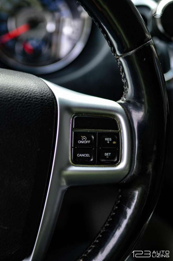 Lancia Voyager 2013 — photo 23
