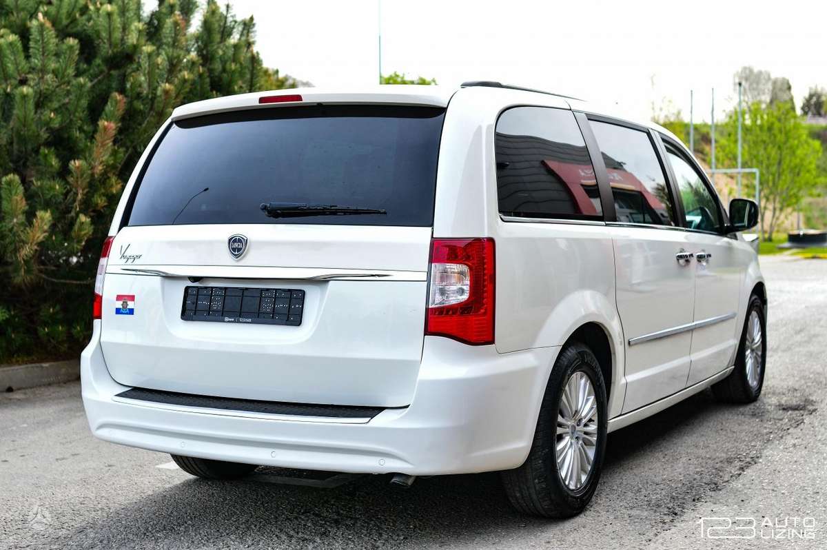 Lancia Voyager 2013 — photo 5