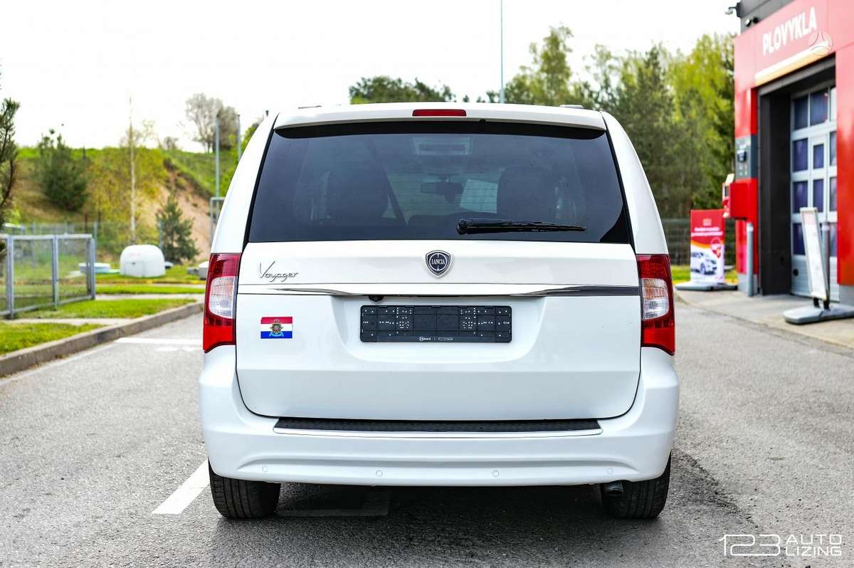 Lancia Voyager 2013 — photo 6