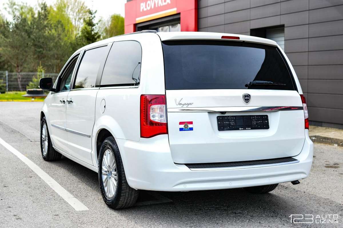 Lancia Voyager 2013 — photo 7