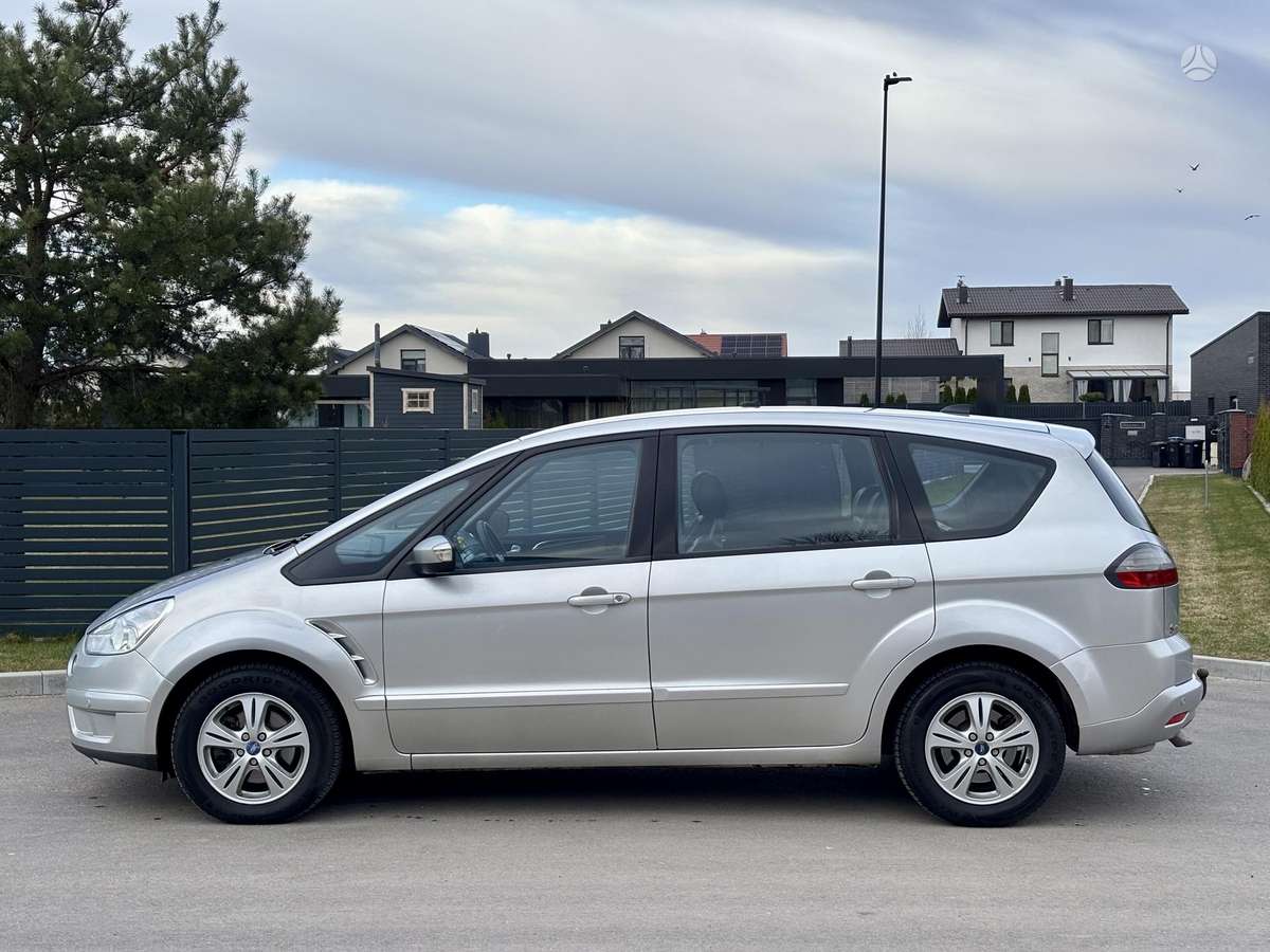 Ford S-MAX 2008 — вигляд ззаду
