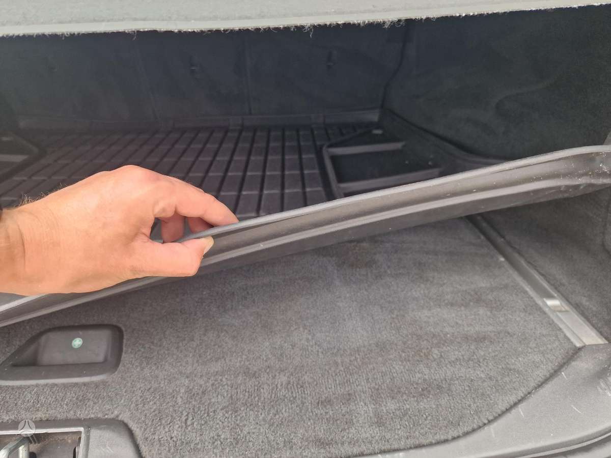 Volvo V70 2010 — photo 11