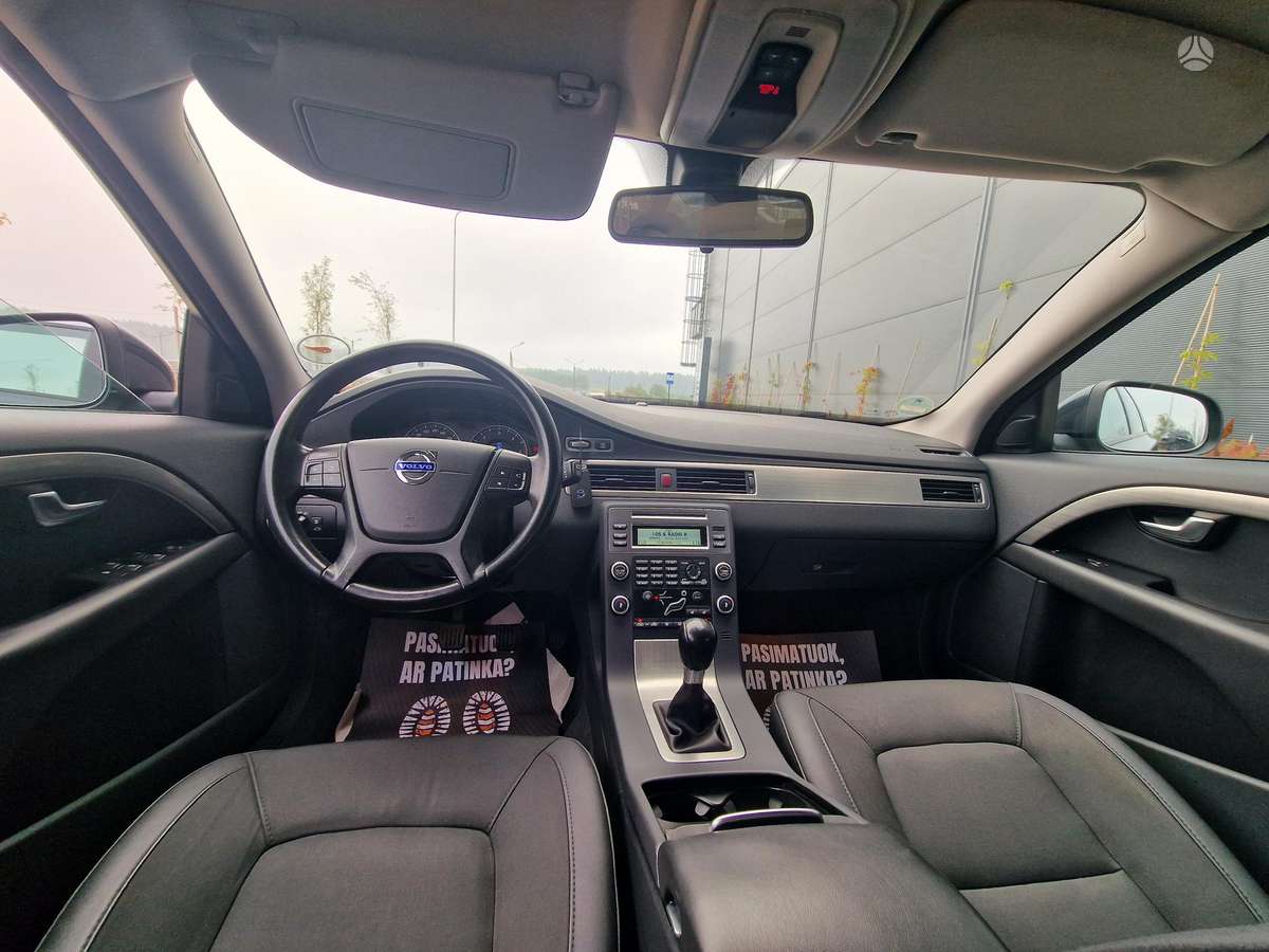 Volvo V70 2010 — photo 13