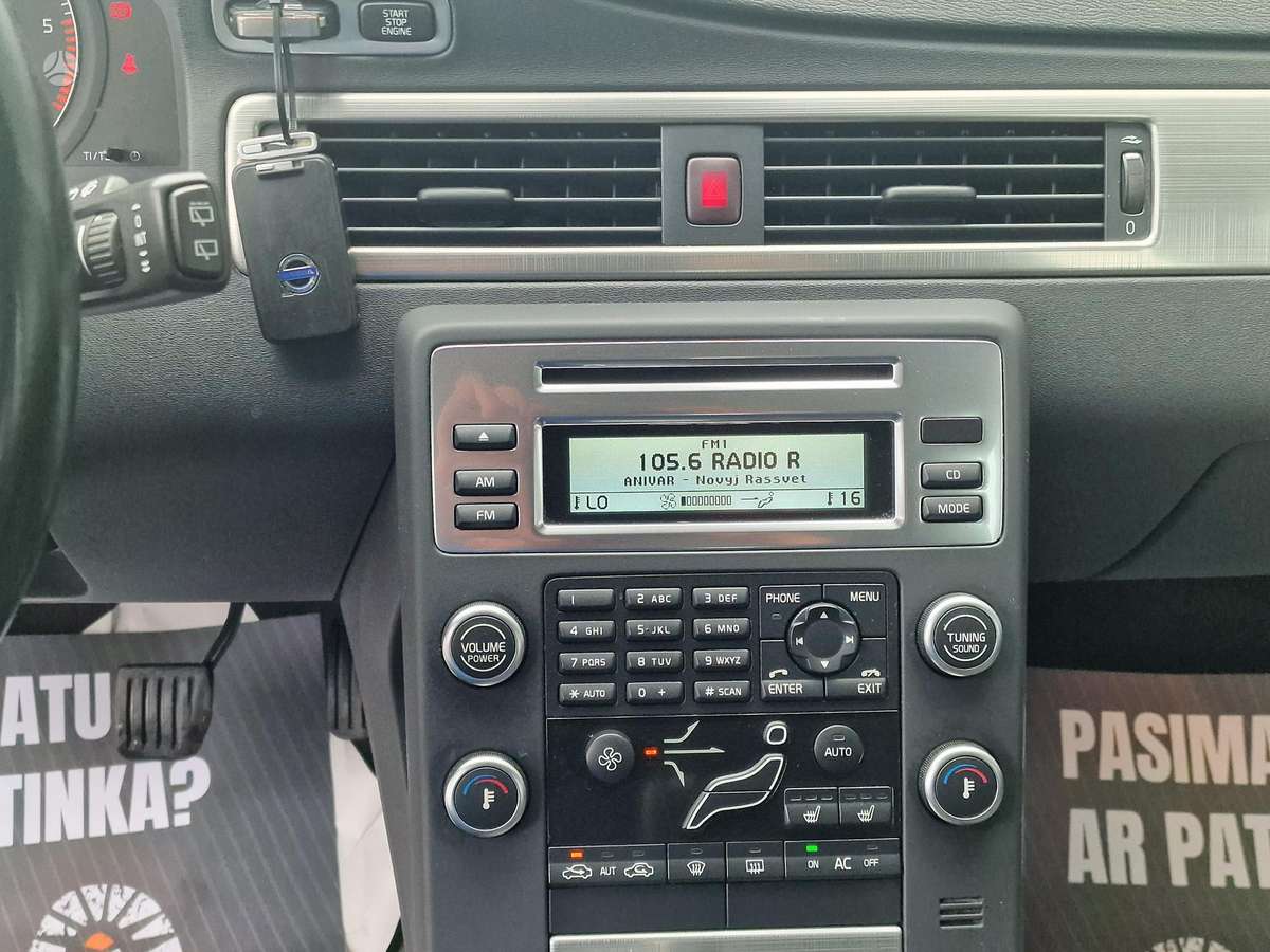 Volvo V70 2010 — photo 15