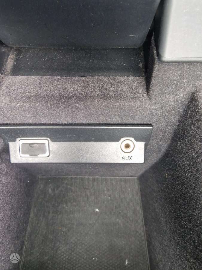 Volvo V70 2010 — photo 19