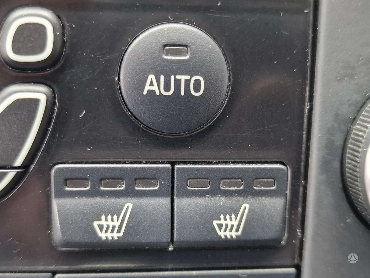 Volvo V70 2010 — photo 20