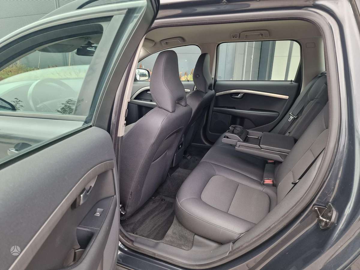 Volvo V70 2010 — photo 21